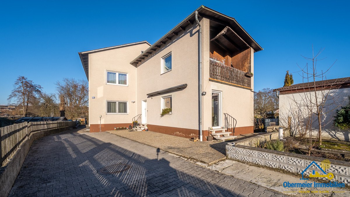 Foto Modernisiertes Zweifamilienhaus in Saal/Donau