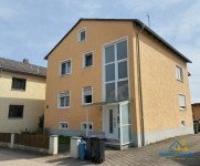 Hauptbild Ruhig gelegenes Zweifamilienhaus mit Balkon, Terrasse und Doppelgarage